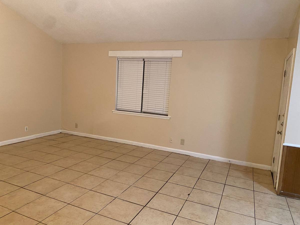Apartment for rent at 1615-1619 N Alexander St, Sherman, TX 75092