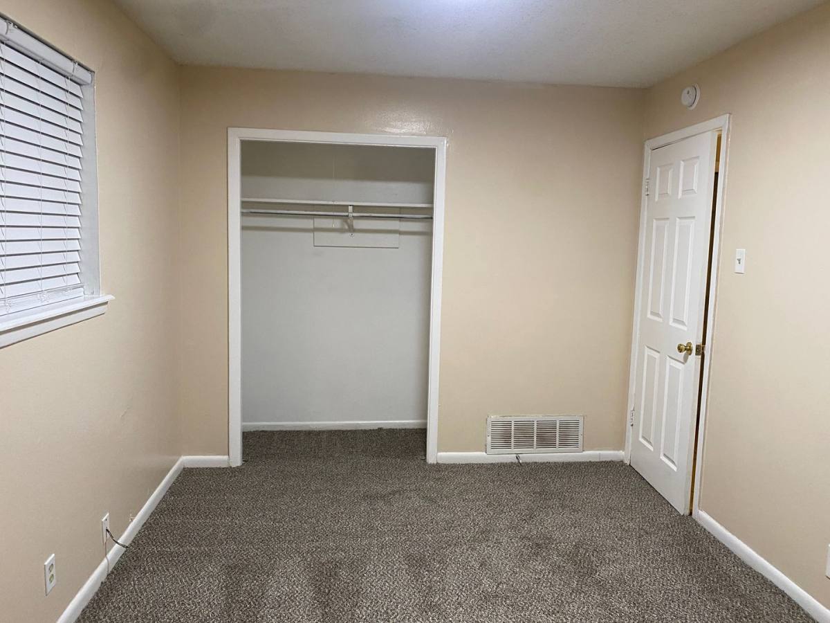 Apartment for rent at 1615-1619 N Alexander St, Sherman, TX 75092