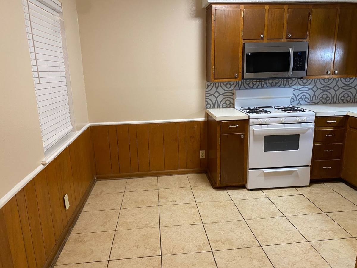 Apartment for rent at 1615-1619 N Alexander St, Sherman, TX 75092