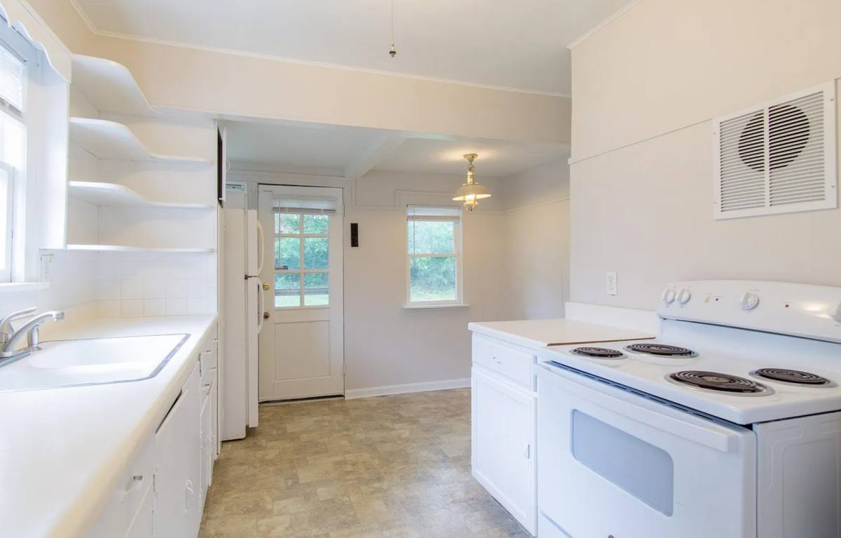 House for rent at 4714 Mercier St, Kansas City, MO 64112
