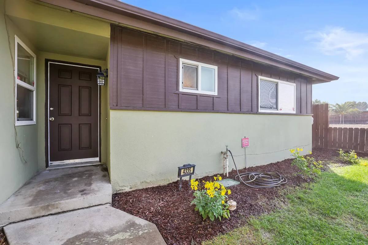 House for rent at 4335 W Tulare Ave, Visalia, CA 93277