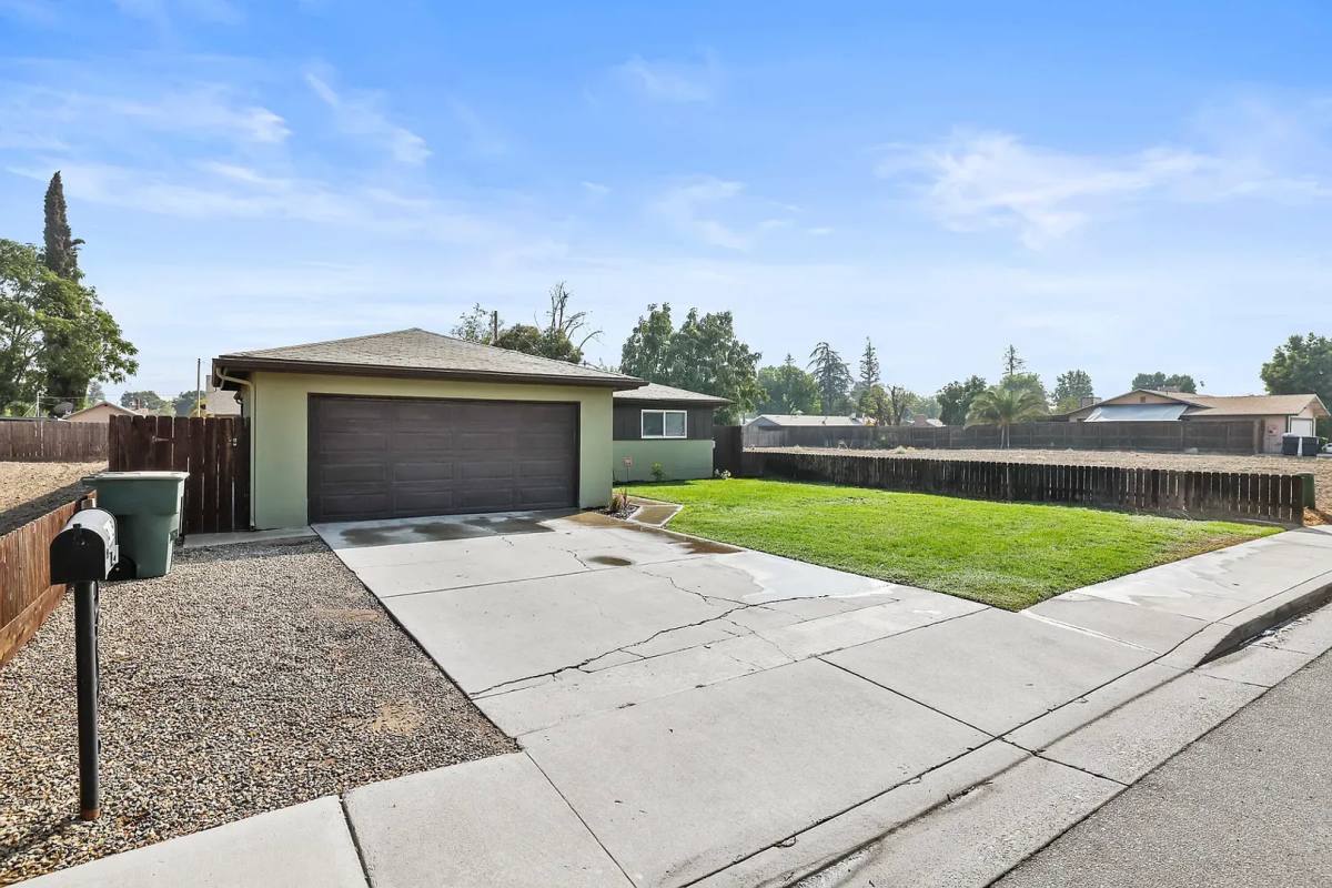 House for rent at 4335 W Tulare Ave, Visalia, CA 93277