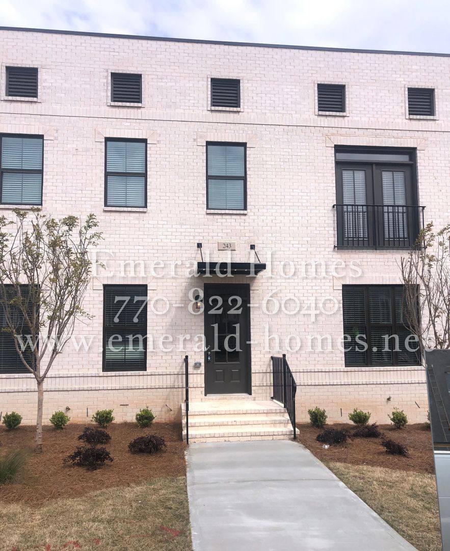 Townhouse for rent at 243 Church St, Lawrenceville, GA 30046