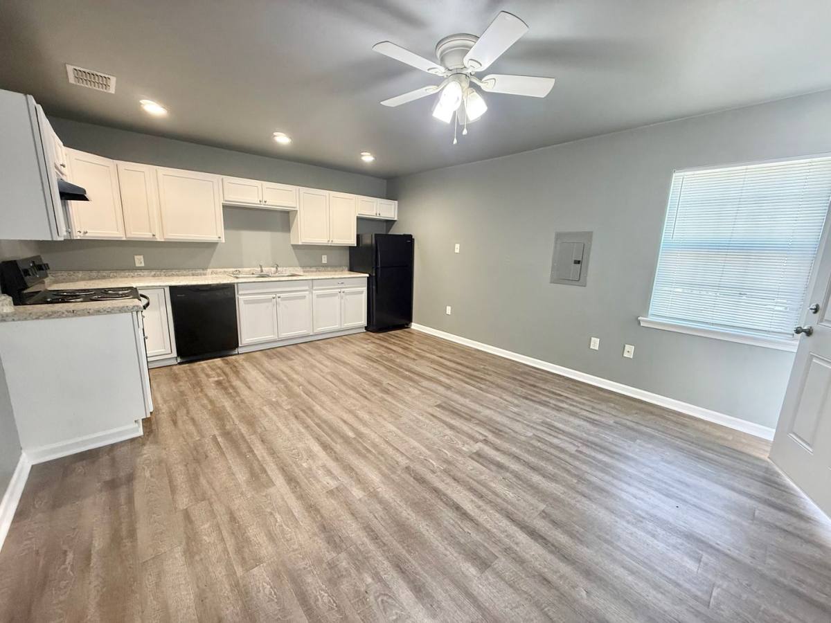 Apartment for rent at 700 W Upshur Ave, Gladewater, TX 75647