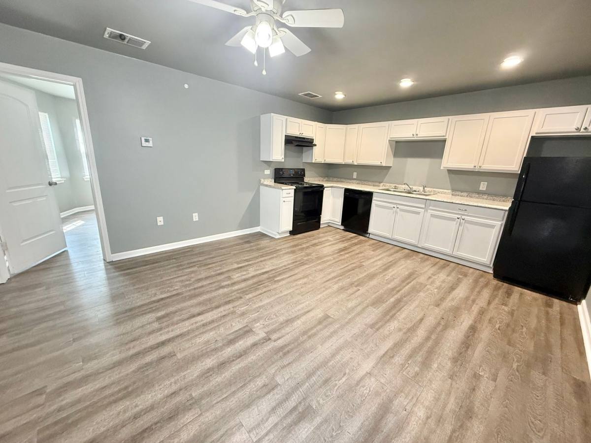 Apartment for rent at 700 W Upshur Ave, Gladewater, TX 75647