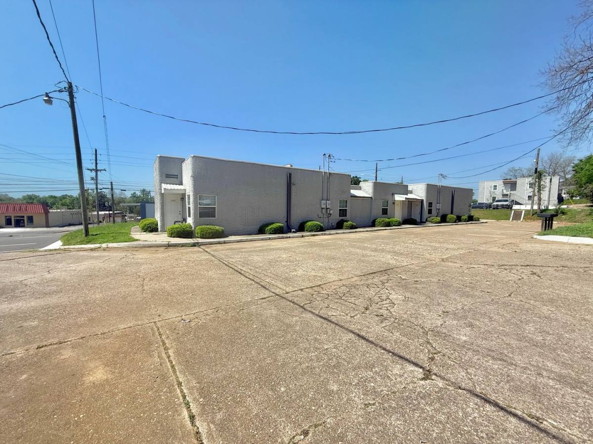 Apartment for rent at 700 W Upshur Ave, Gladewater, TX 75647