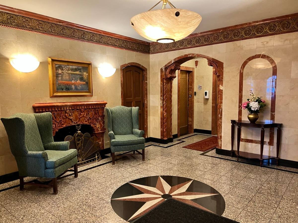 Apartment for rent at 431 W Roscoe, Chicago, IL 60657