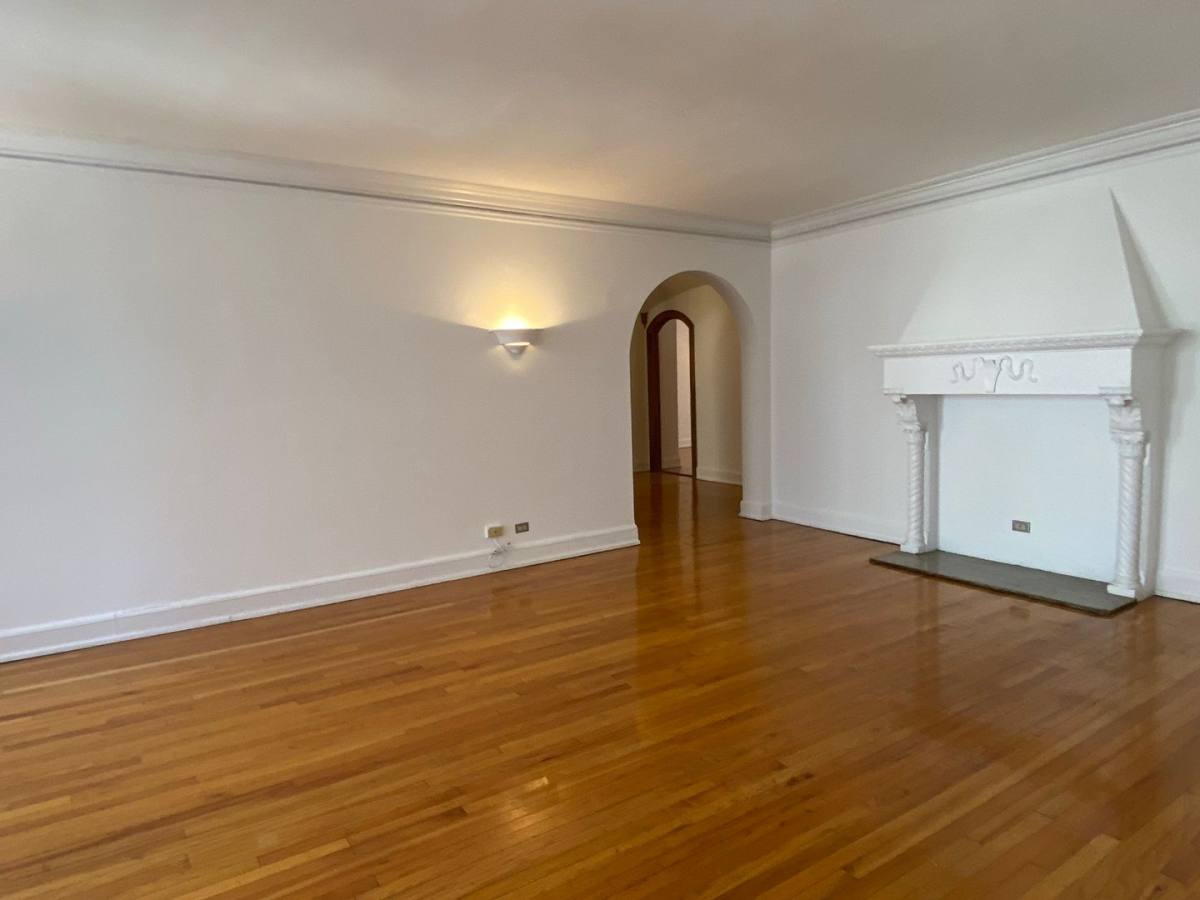 Apartment for rent at 431 W Roscoe, Chicago, IL 60657