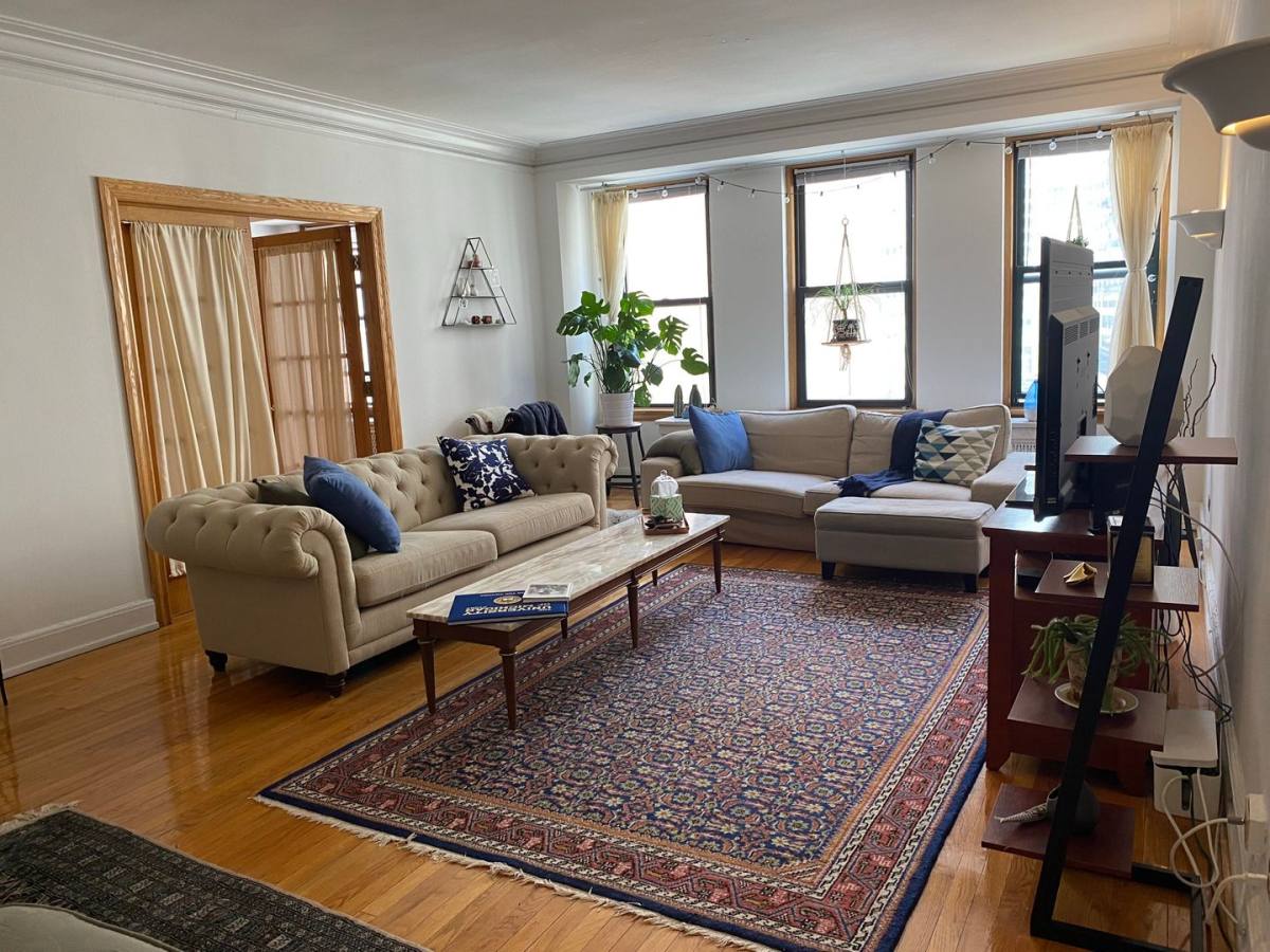 Apartment for rent at 431 W Roscoe, Chicago, IL 60657