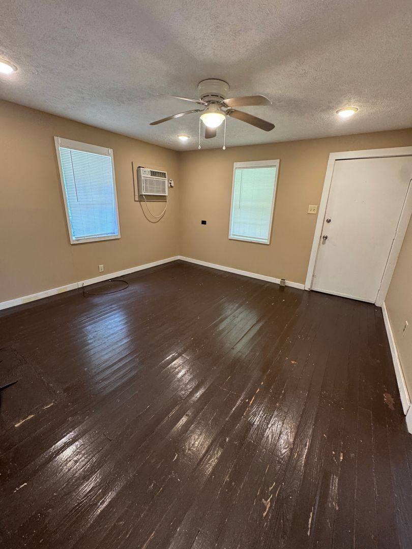 House for rent at 717 Washington St NW, Jacksonville, AL 36265
