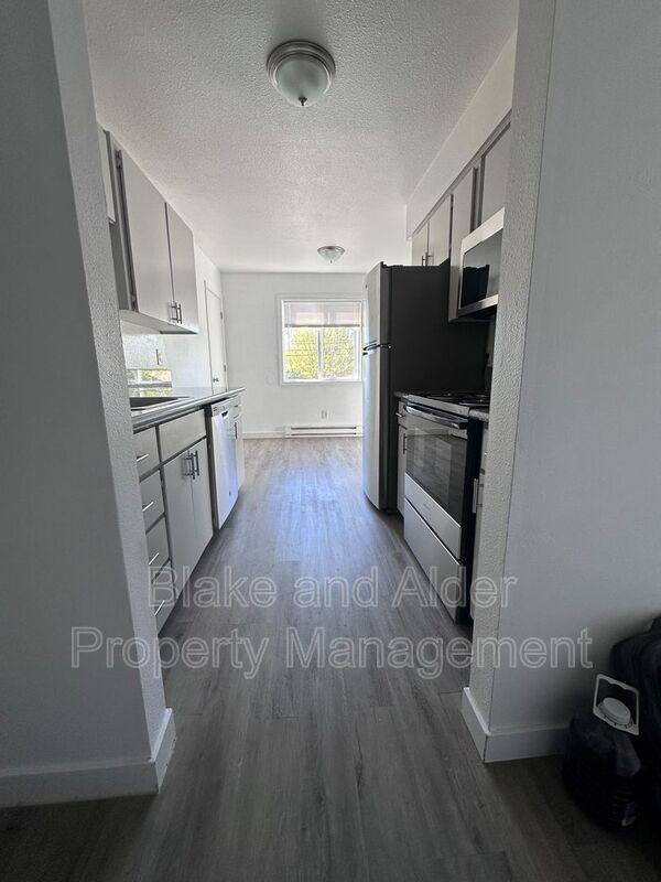 House for rent at 15847 SE Stark St #20, Portland, OR 97233