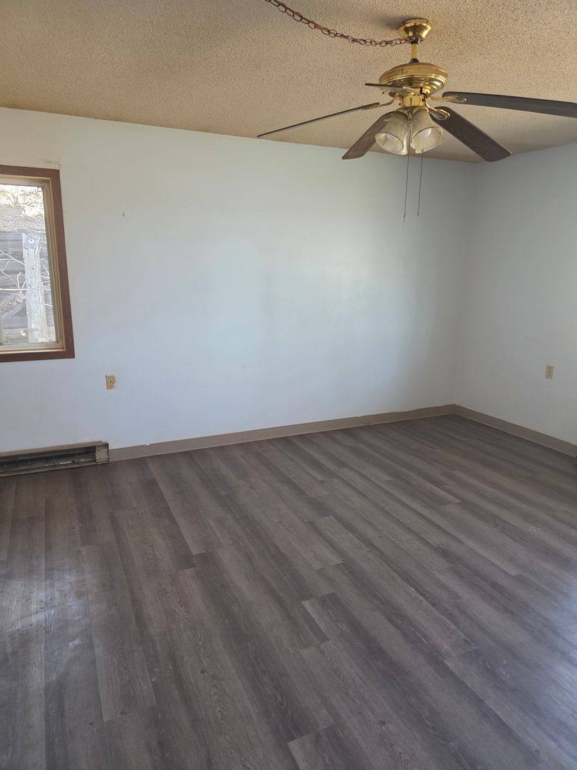 Apartment for rent at 1307 12th Ave, Belle Plaine, IA 52208