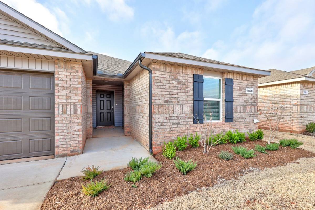 House for rent at 10508 SW 41st Place, Yukon, OK 73099