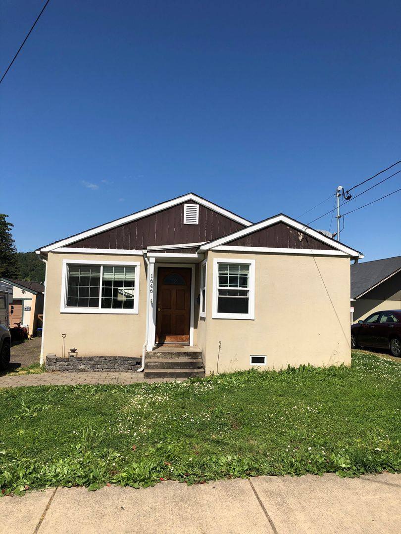 House for rent at 1646 SE Hamilton St, Roseburg, OR 97470