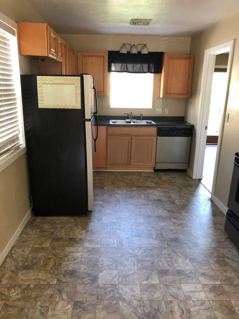 House for rent at 1646 SE Hamilton St, Roseburg, OR 97470