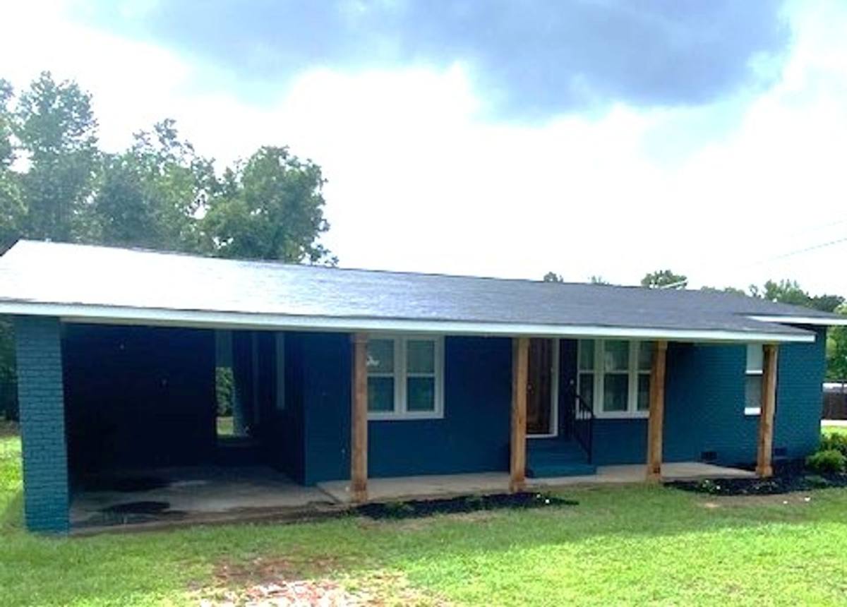 House for rent at 135 Lakeview Ave, Smiths Station, AL 36877