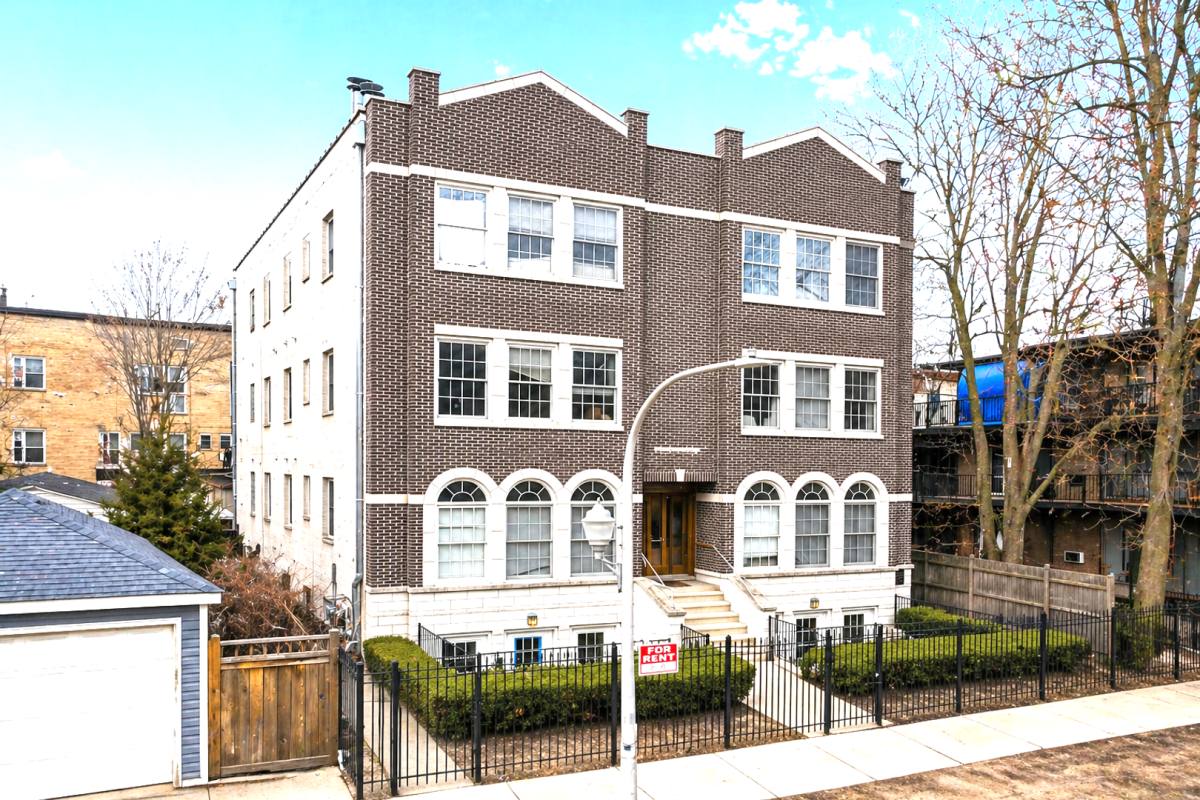 Apartment for rent at 7410 N Winchester Ave, Chicago, IL 60626