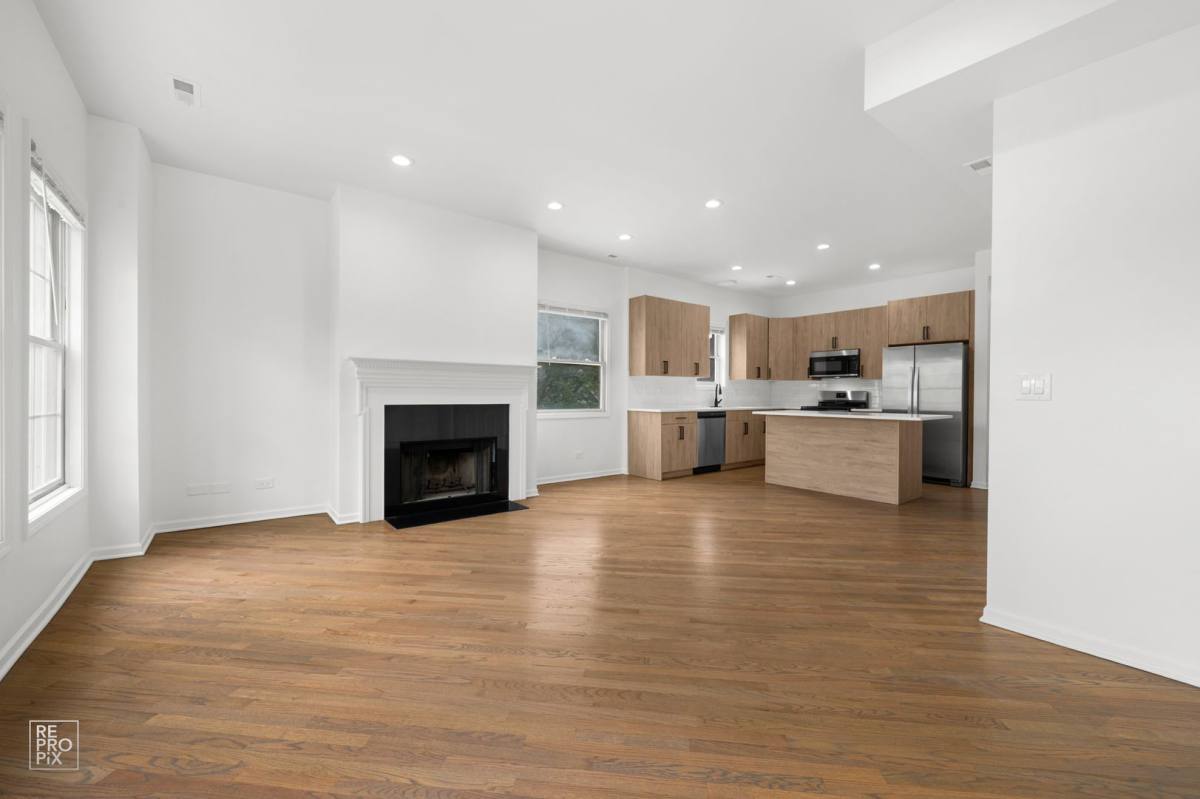 Apartment for rent at 7410 N Winchester Ave, Chicago, IL 60626