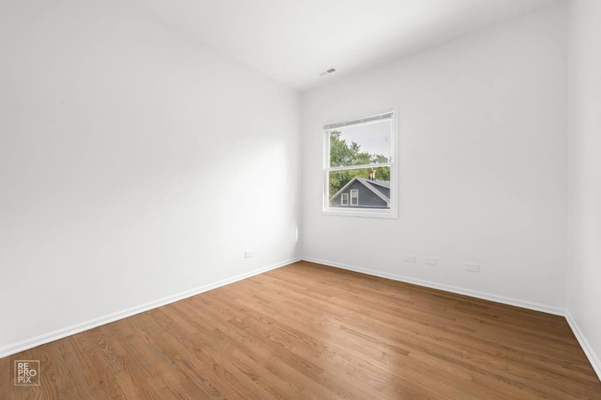 Apartment for rent at 7410 N Winchester Ave, Chicago, IL 60626