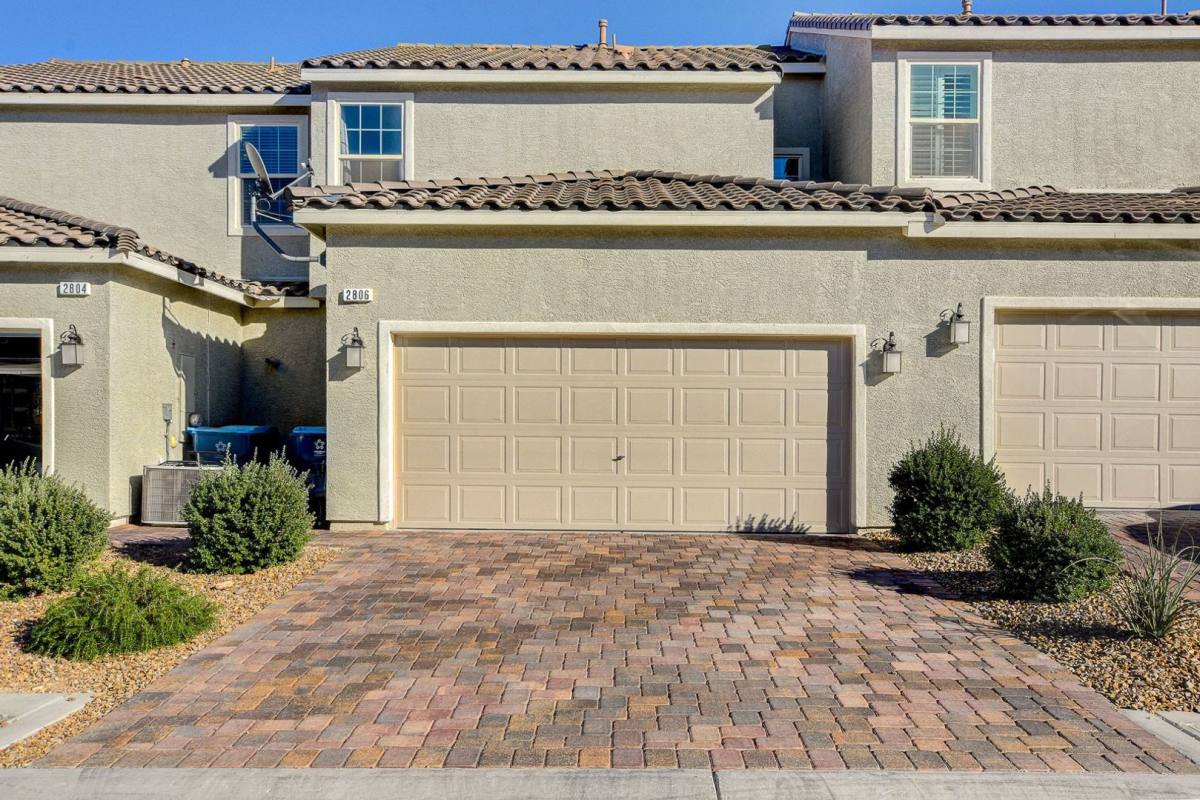 Townhouse for rent at 2806 Alenga St, Henderson, NV 89044