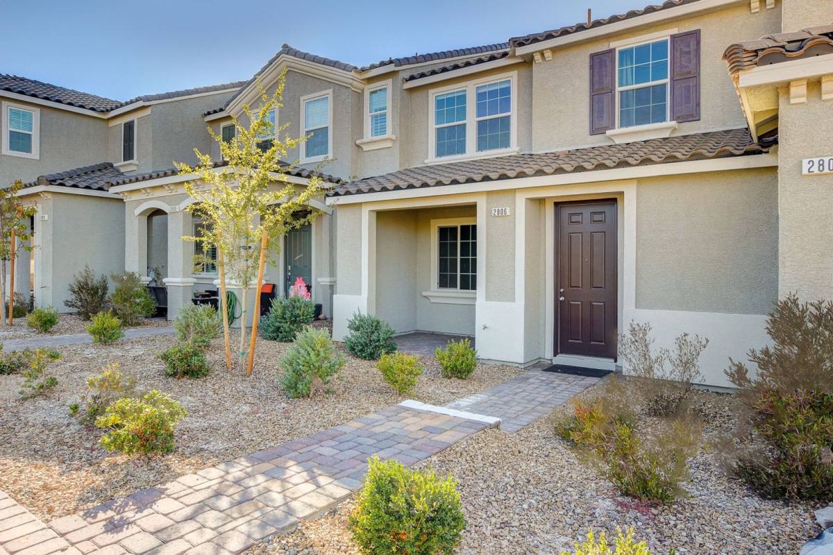 Townhouse for rent at 2806 Alenga St, Henderson, NV 89044