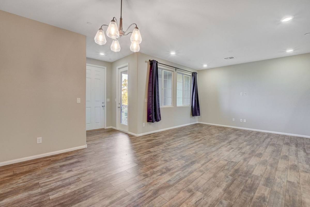 Townhouse for rent at 2806 Alenga St, Henderson, NV 89044