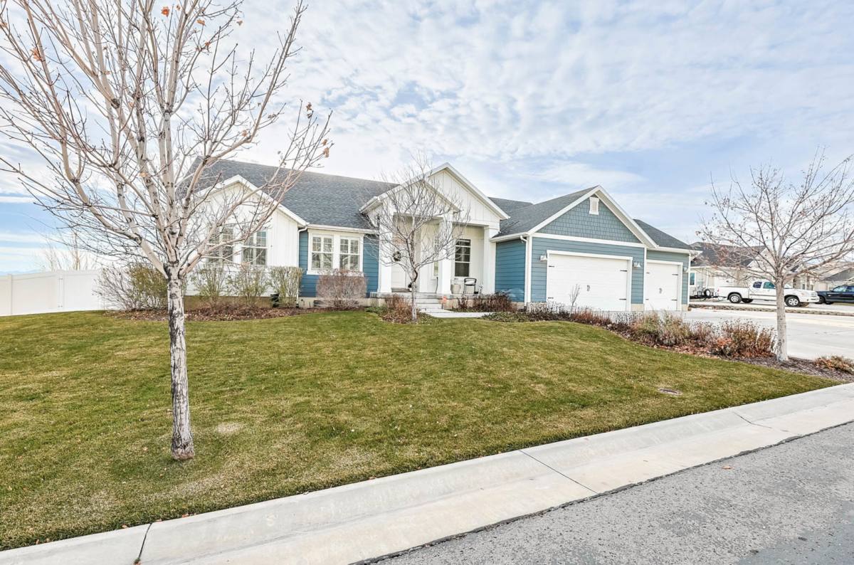 House for rent at 2098 E Elkhorn Rd, Eagle Mountain, UT 84005