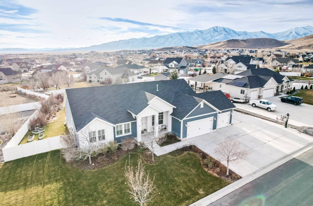 House for rent at 2098 E Elkhorn Rd, Eagle Mountain, UT 84005