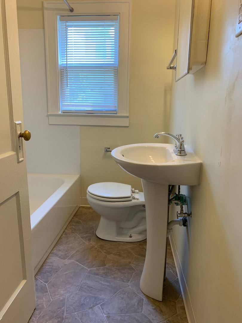Apartment for rent at 1138-1138 Half S Oakwood Ave, Columbus, OH 43206