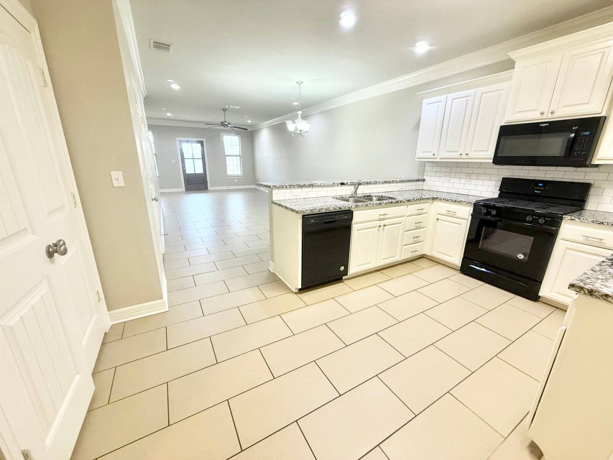 Townhouse for rent at 16440 County Rd #1004, Tyler, TX 75703