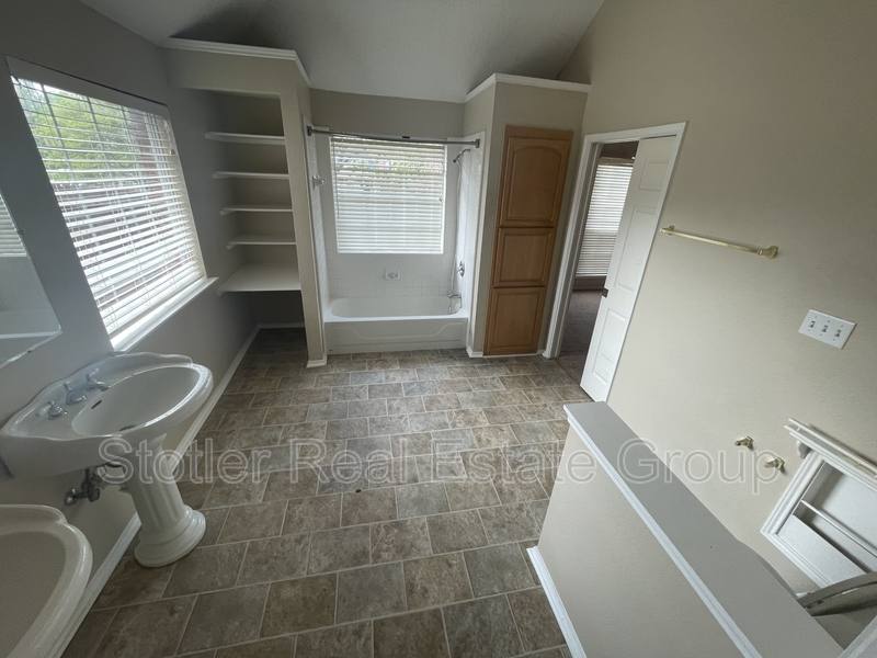 House for rent at 6720 Tabor Dr, Arlington, TX 76002
