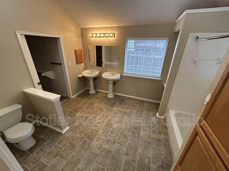 House for rent at 6720 Tabor Dr, Arlington, TX 76002