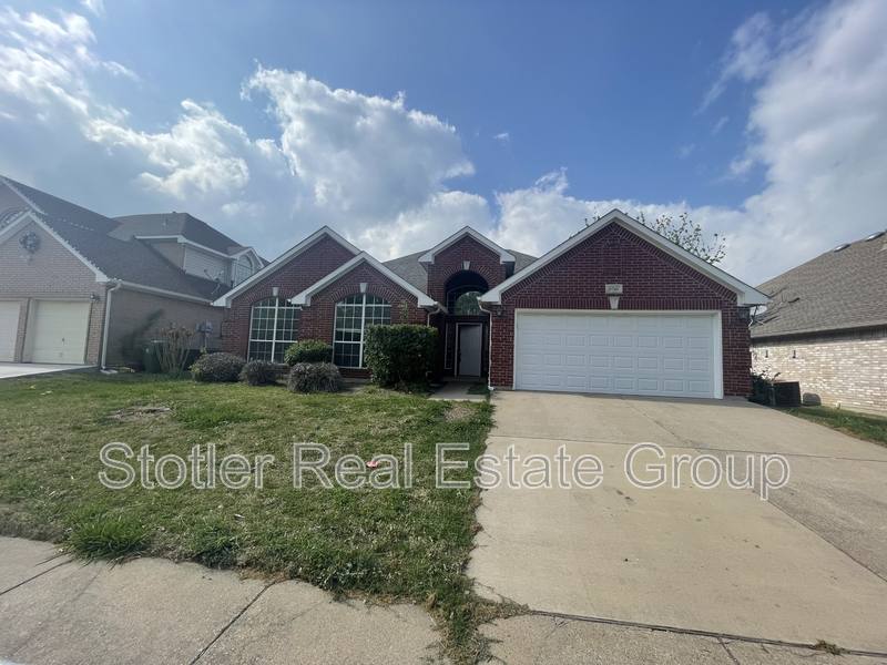 House for rent at 6720 Tabor Dr, Arlington, TX 76002