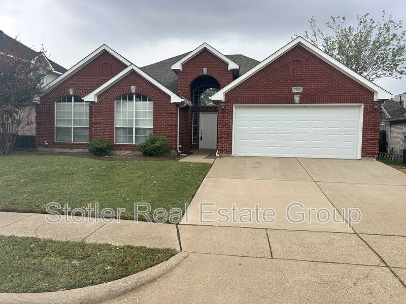 House for rent at 6720 Tabor Dr, Arlington, TX 76002