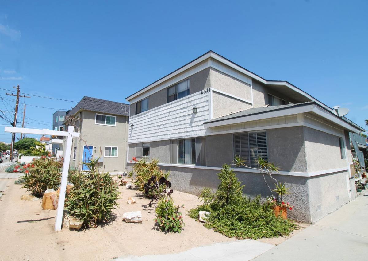 Apartment for rent at 2311 Vanderbilt Lane, Redondo Beach, CA 90278