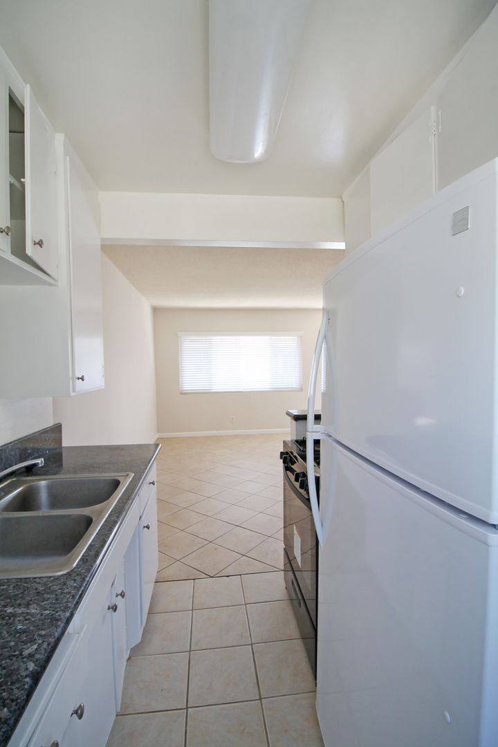 Apartment for rent at 2311 Vanderbilt Lane, Redondo Beach, CA 90278