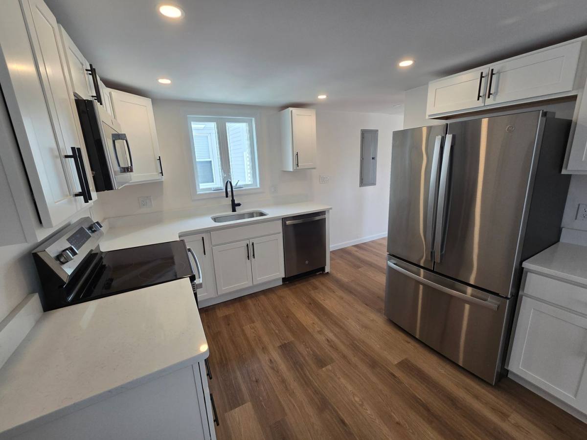 Apartment for rent at 10 Rantoul St, Beverly, MA 01915