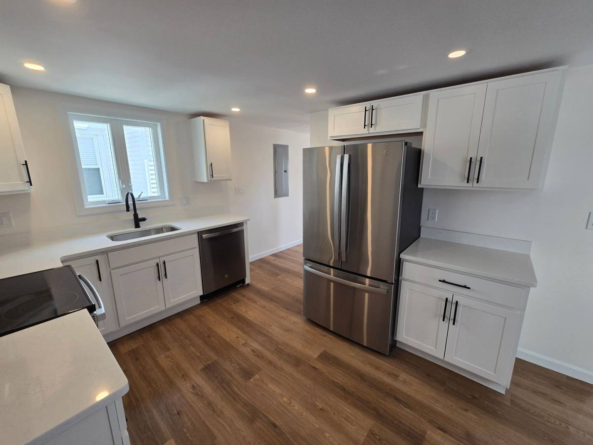 Apartment for rent at 10 Rantoul St, Beverly, MA 01915