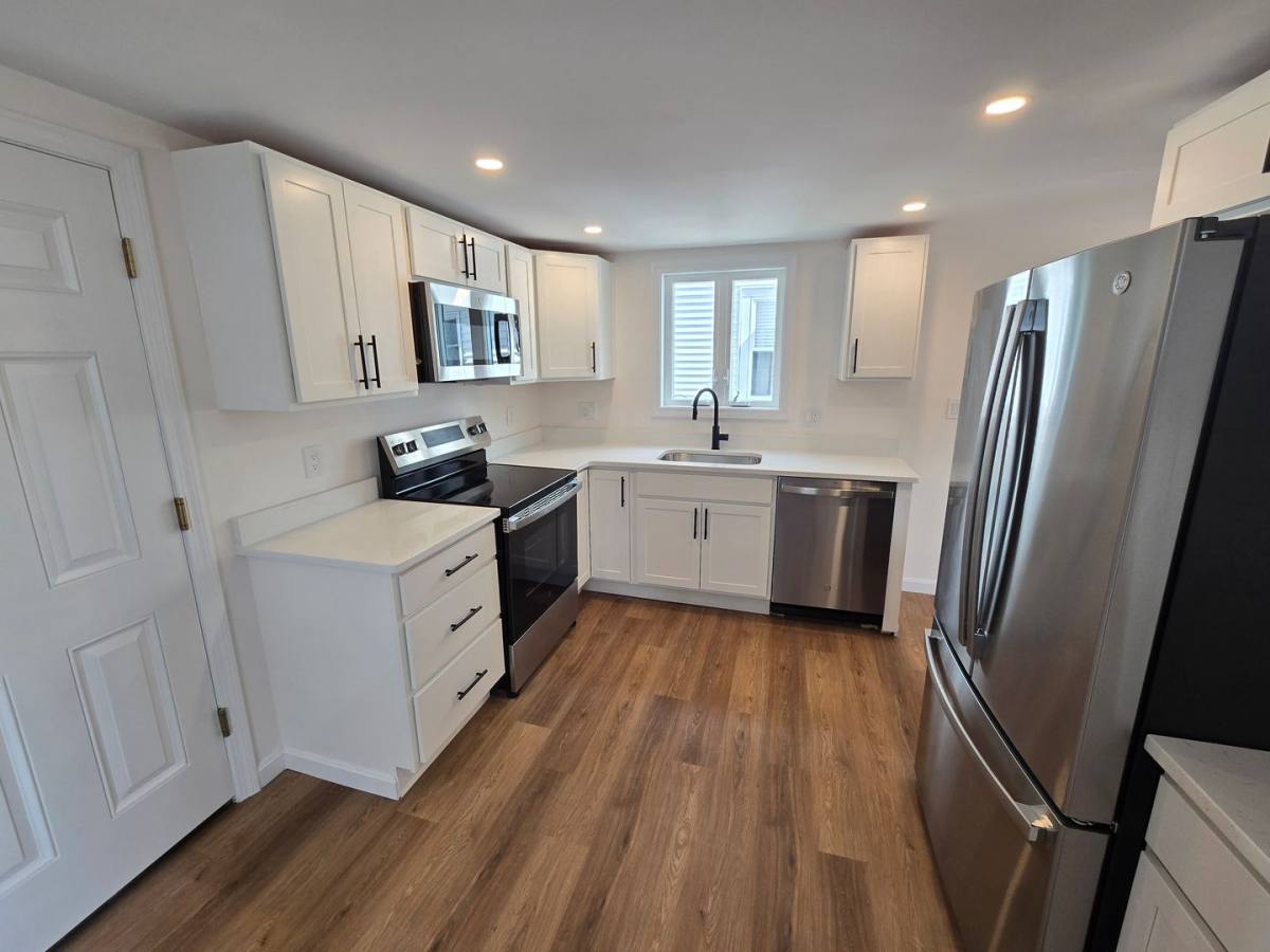 Apartment for rent at 10 Rantoul St, Beverly, MA 01915