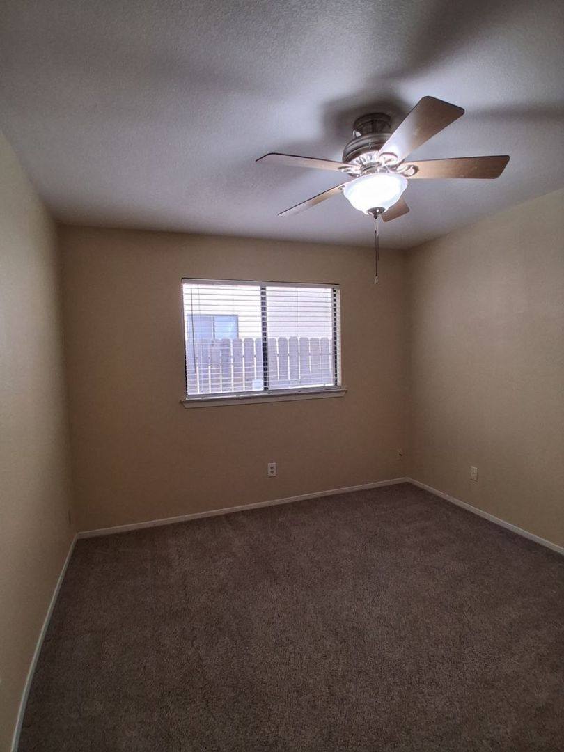 Apartment for rent at 1681 E Shea Dr, Fresno, CA 93720