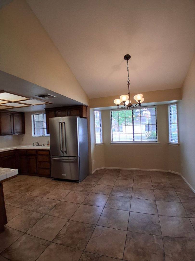 Apartment for rent at 1681 E Shea Dr, Fresno, CA 93720