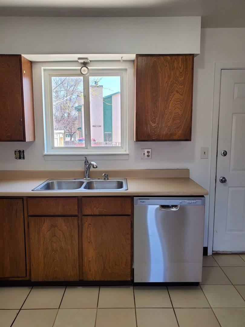 Townhouse for rent at 2377 Shawnee Dr, Colorado Springs, CO 80915