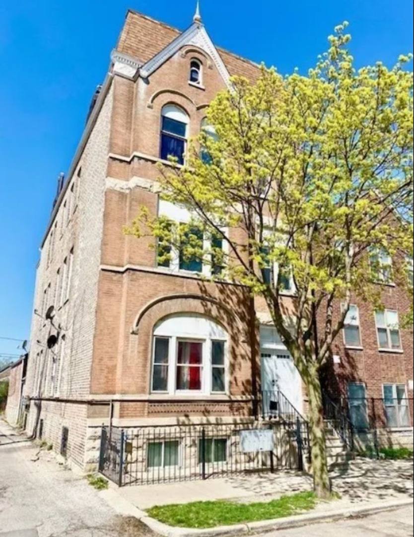 Apartment for rent at 2244 S Spaulding Ave, Chicago, IL 60623