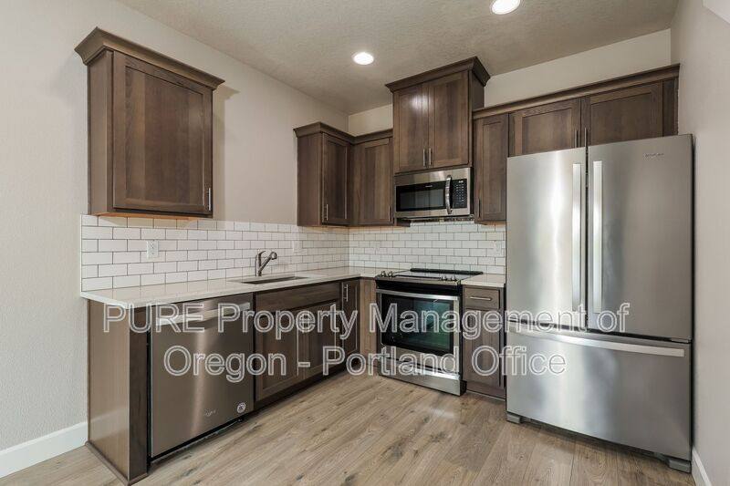 Apartment for rent at 215 NE Regan Hill Loop, Estacada, OR 97023