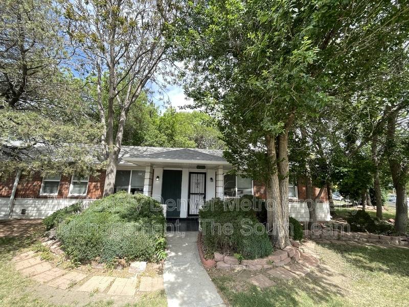 Townhouse for rent at 1400 Galena St, Aurora, CO 80010