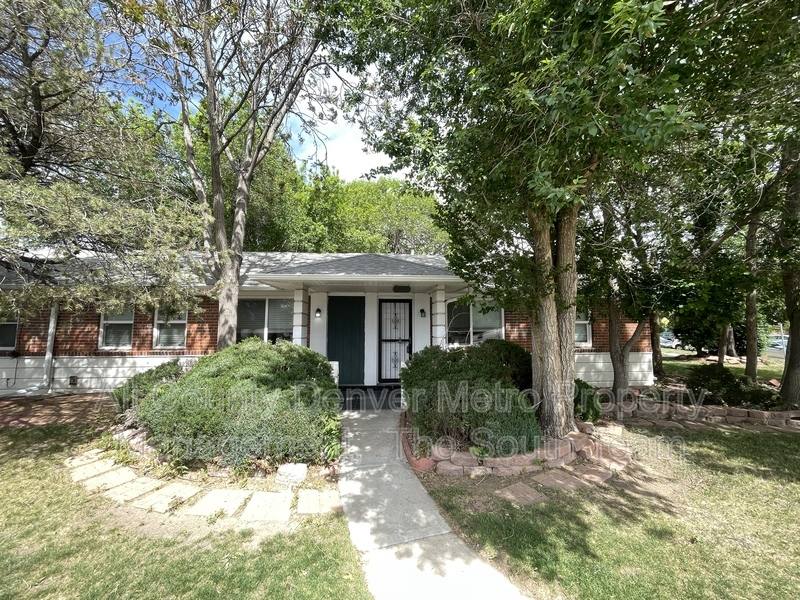 Townhouse for rent at 1400 Galena St, Aurora, CO 80010