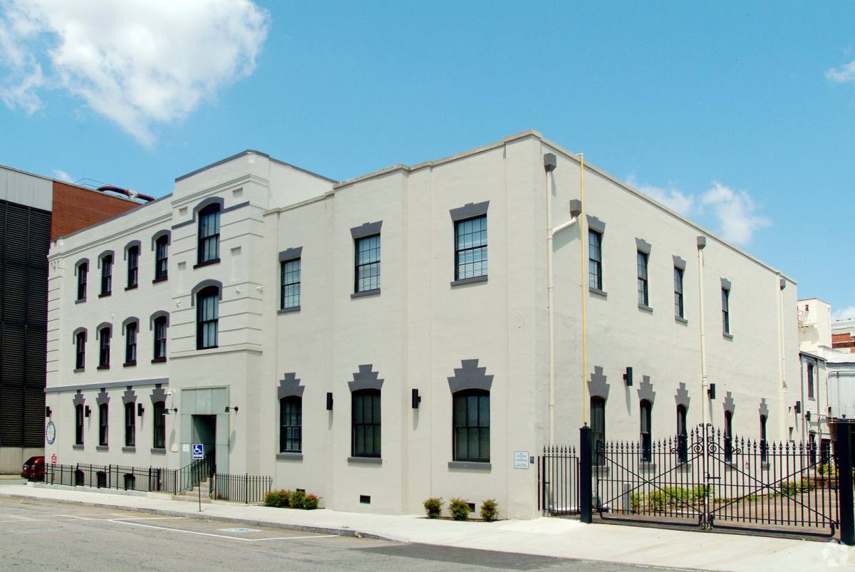 Apartment for rent at 325 Brown St, Petersburg, VA 23803