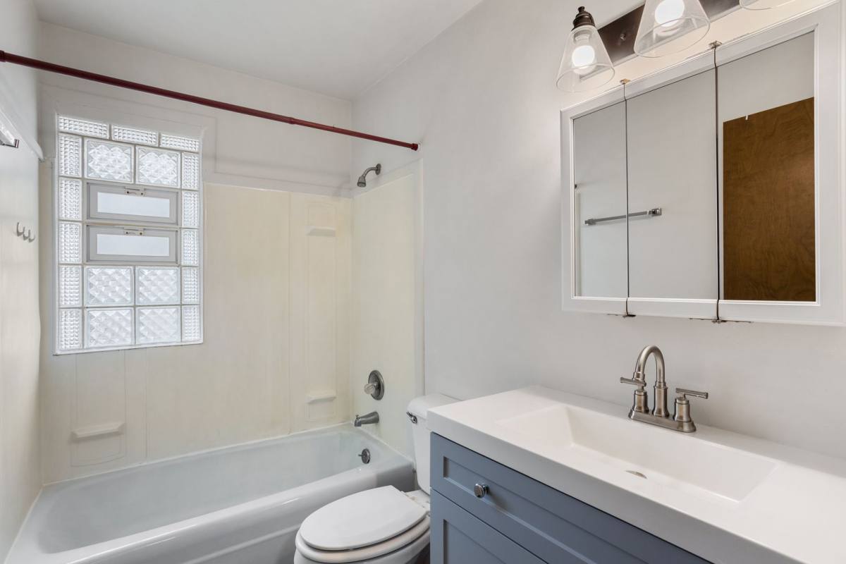 Apartment for rent at 1730 Harold St, Green Bay, WI 54302
