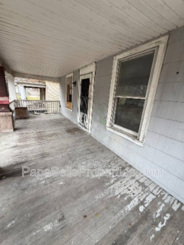 House for rent at 327 E Stuart Ave, Decatur, IL 62526