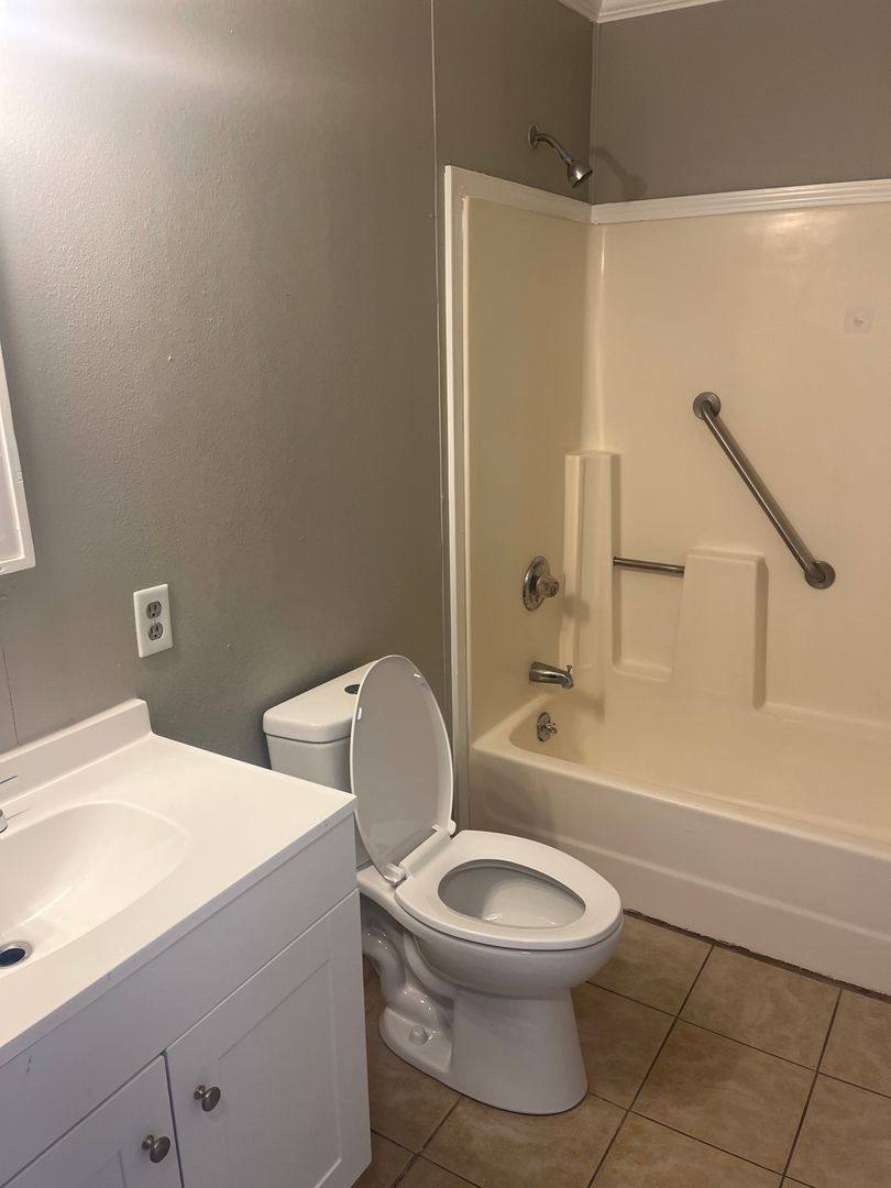 Apartment for rent at 235 SE 121 Rd, Warrensburg, MO 64093
